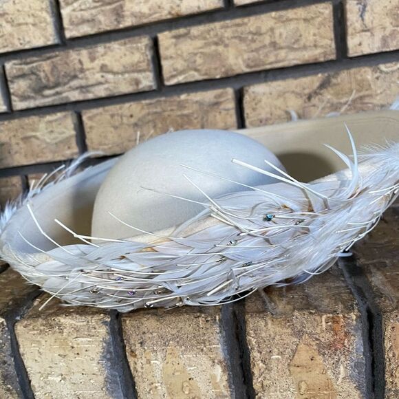 Vintage‎ mr johns feathered hat - Picture 1 of 9